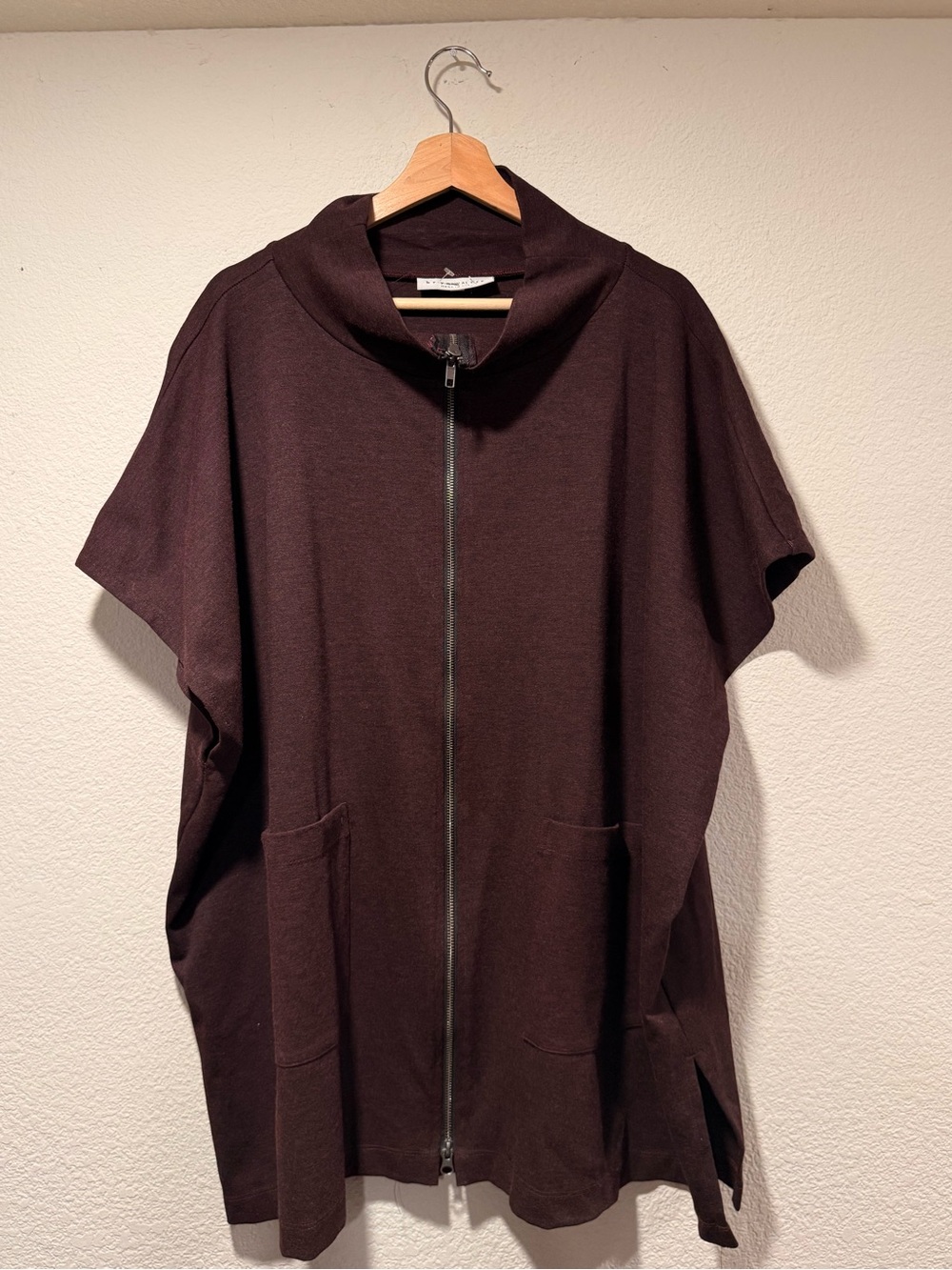 BRYN WALKER Burgandy Zip-Front Short Sleeve Tunic Cardigan
